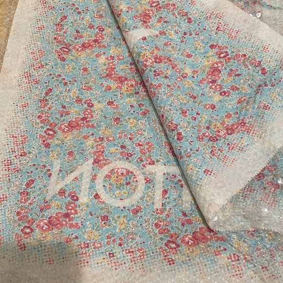 Louis Vuitton Limited Edition Sequin  Stole - Picture 11 of 15